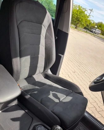 Volkswagen Tiguan cena 92000 przebieg: 105500, rok produkcji 2016 z Pabianice małe 121